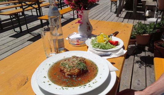 Kasknödel auf der Alm